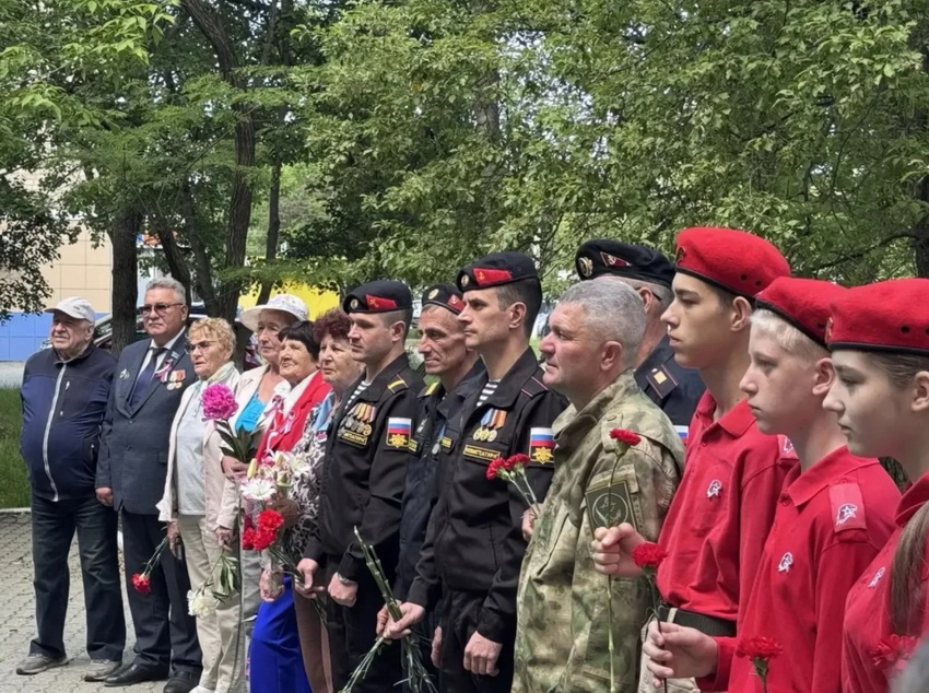 В День России Большой Камень поклонился павшим героям.